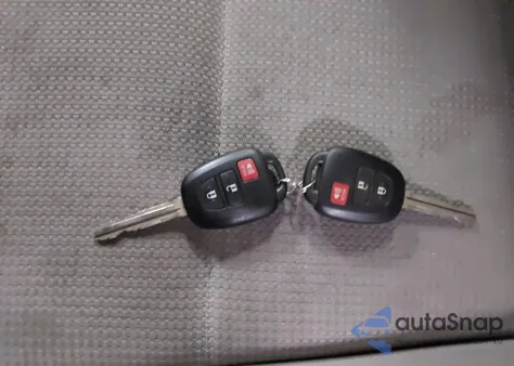 2017 Toyota Rav4 Xle z USA, uszkodzony, nr VIN JTMRFREV7HJ136596